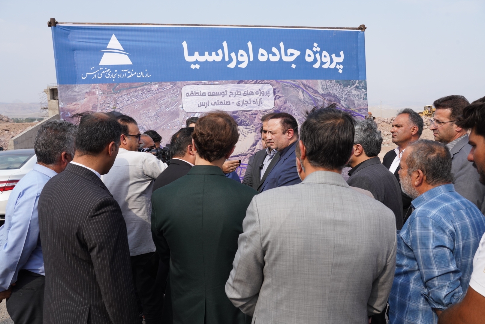 بازدید دبیر شورایعالی مناطق آزاد کشور از عملیات احداث جاده اوراسیا