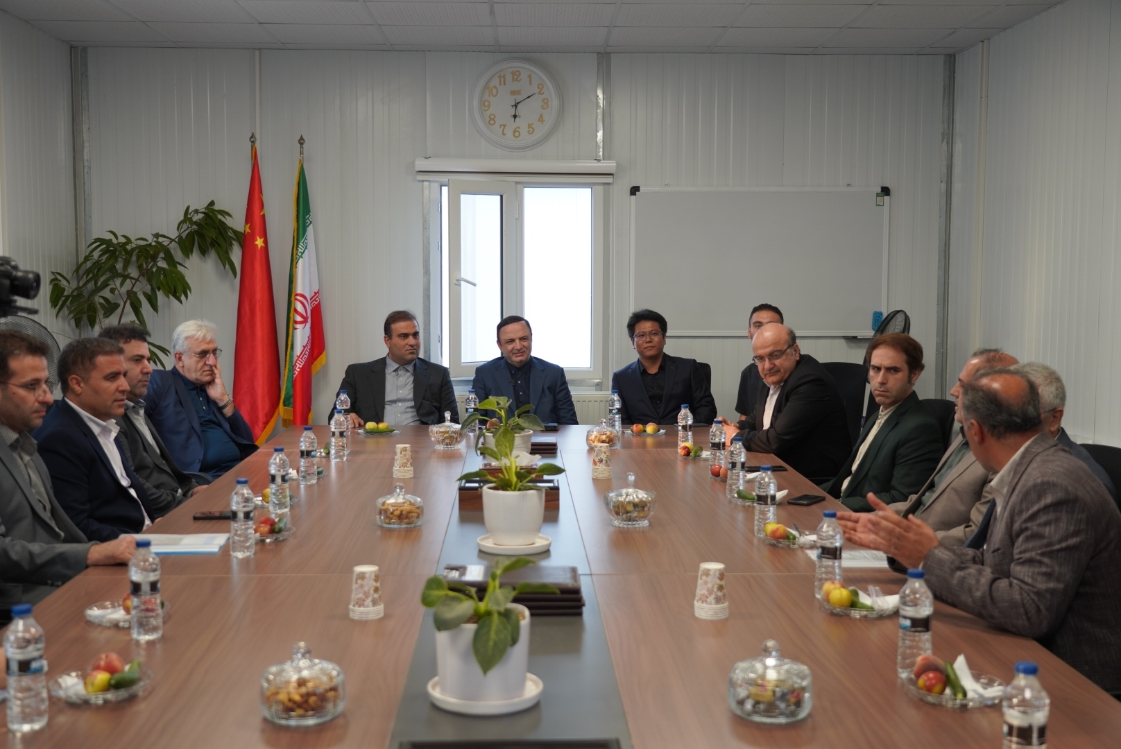 بازدید دبیر شورای عالی مناطق آزاد کشور از پروژه ذوب سیلیس راه ابریشم ارس