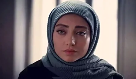 عکس/ استایل لاکچری هلن نقی لو با کلاه انگلیسی و گردنبند خاص