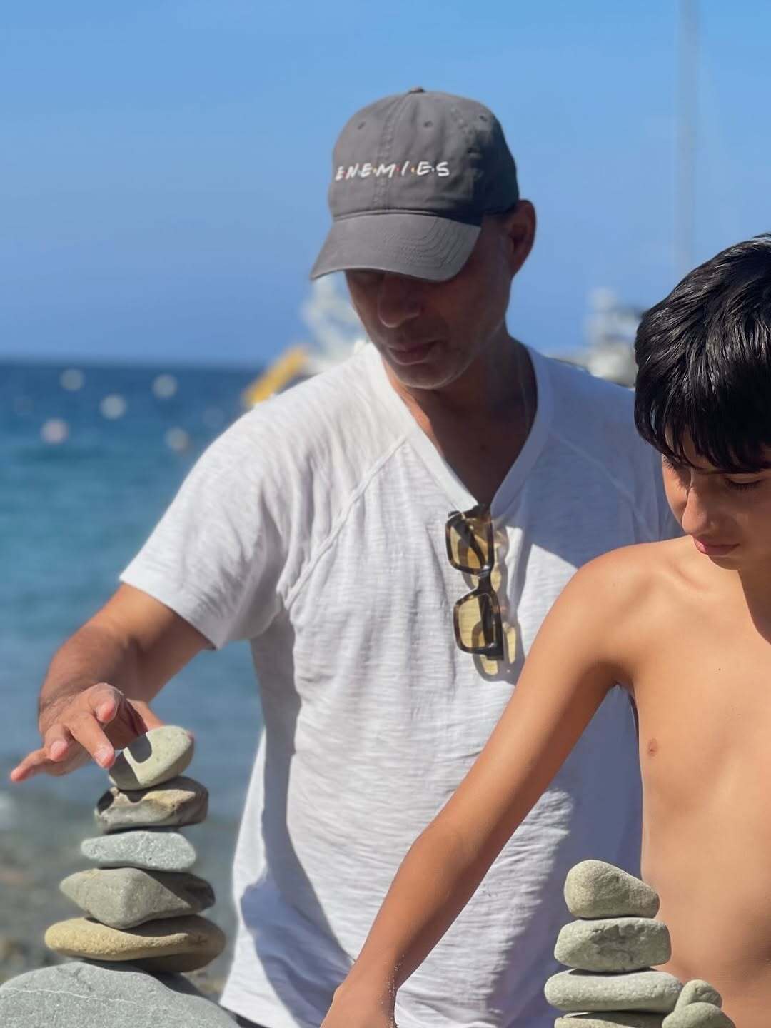 پیمان معادی در کنار دریا