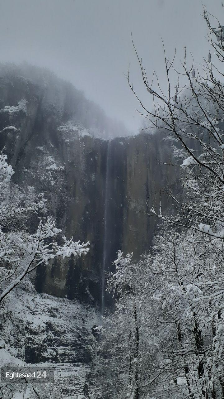 آبشار لاتون یهشتی رویایی در دل جنگل‌های شمال