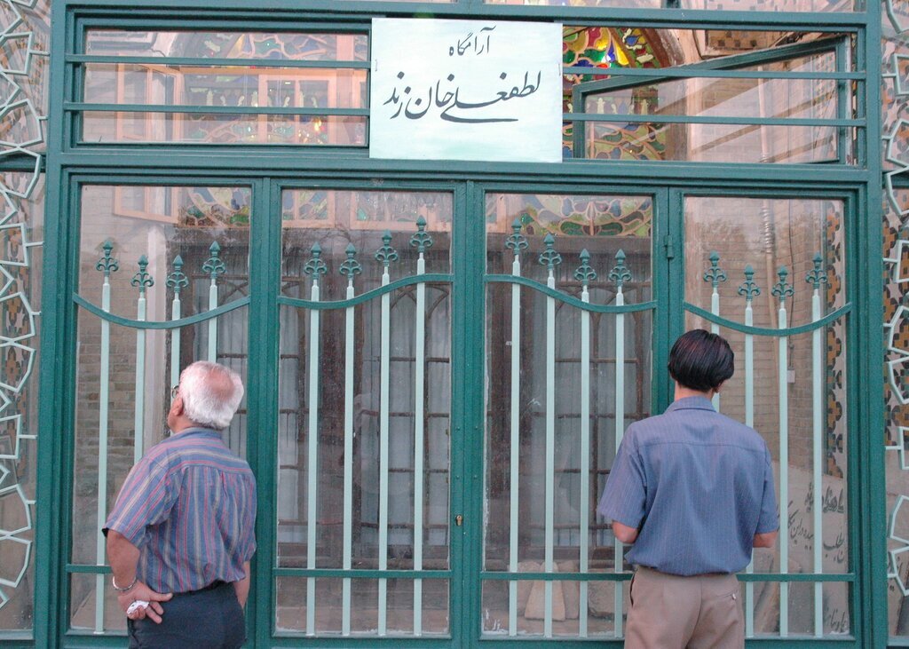 مزار یک دلاور در انباری بی‌نشان