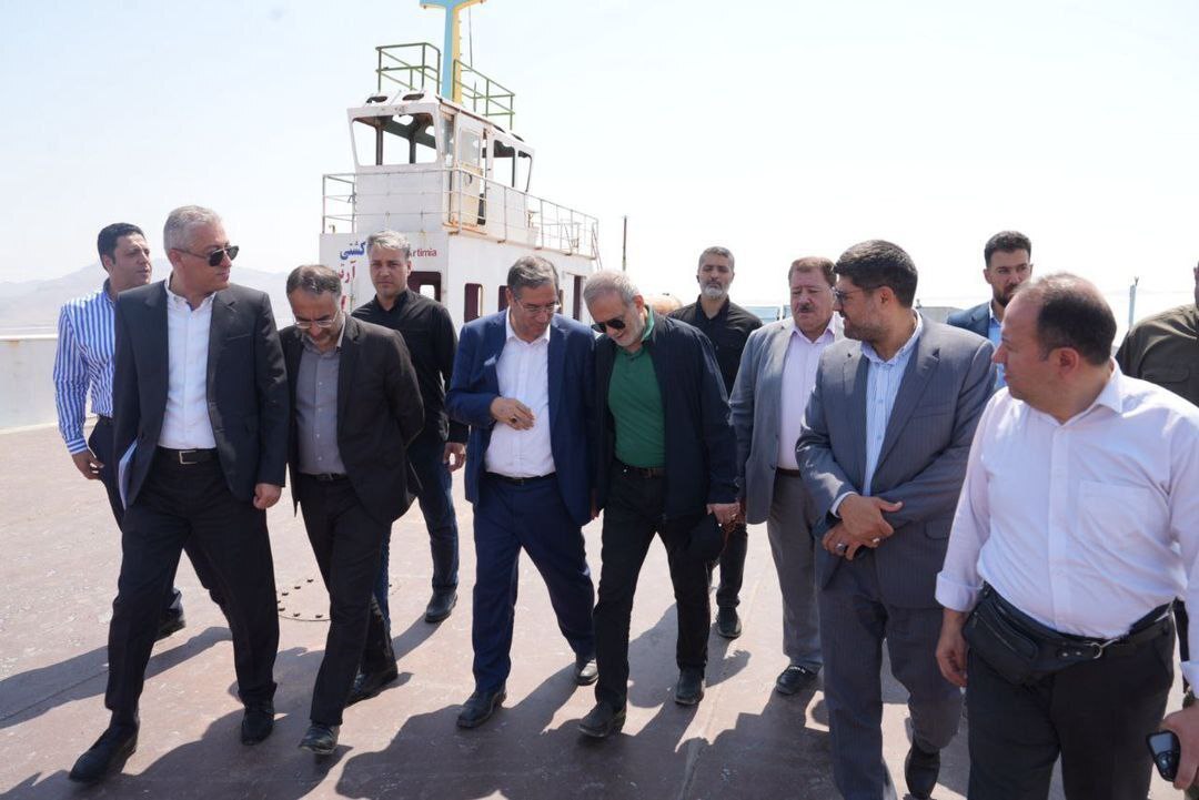 پزشکیان در دریاچه ارومیه