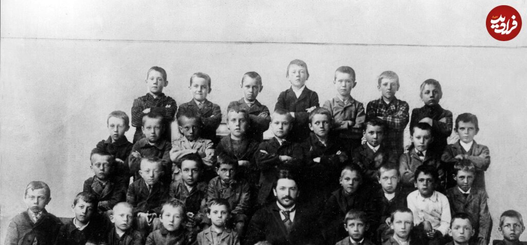 هیتلر ۱۲۶ سال پیش در دوران حضور در دبستان