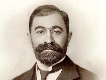 عکس/ ژست خاص محمد علی فروغی ۷۰ سال پیش به همراه تعدادی از افراد کابینه