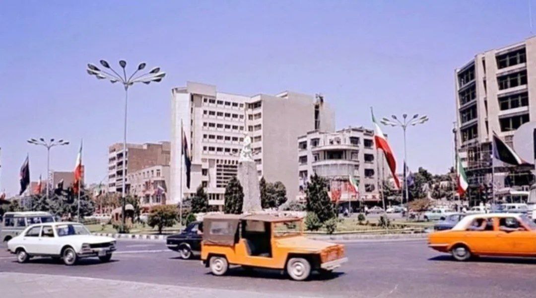 نمایی خاص از ۵۴ سال پیش میدان فردوسی تهران