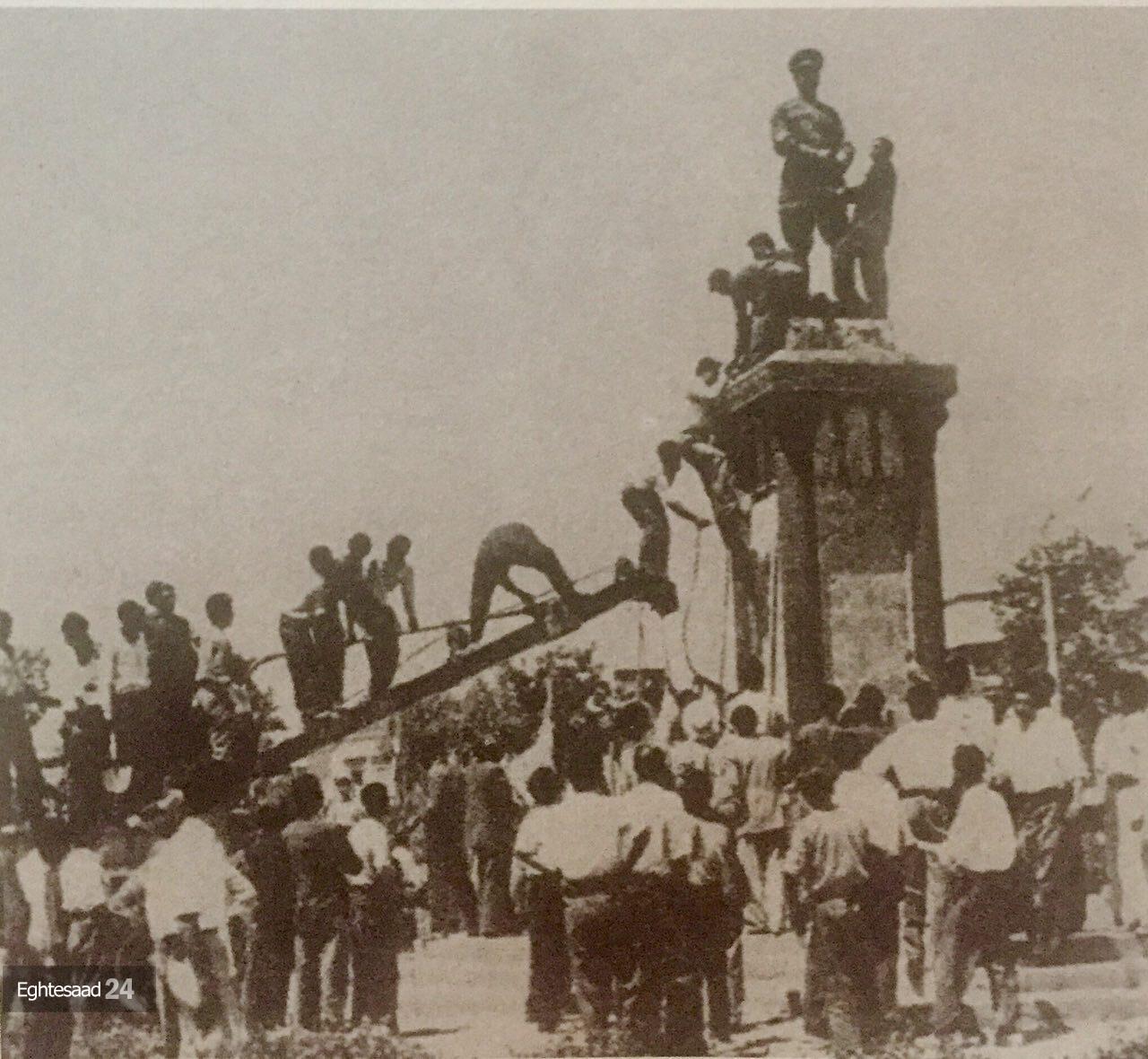 به زیر کشیدن مجسمه رضاشاه