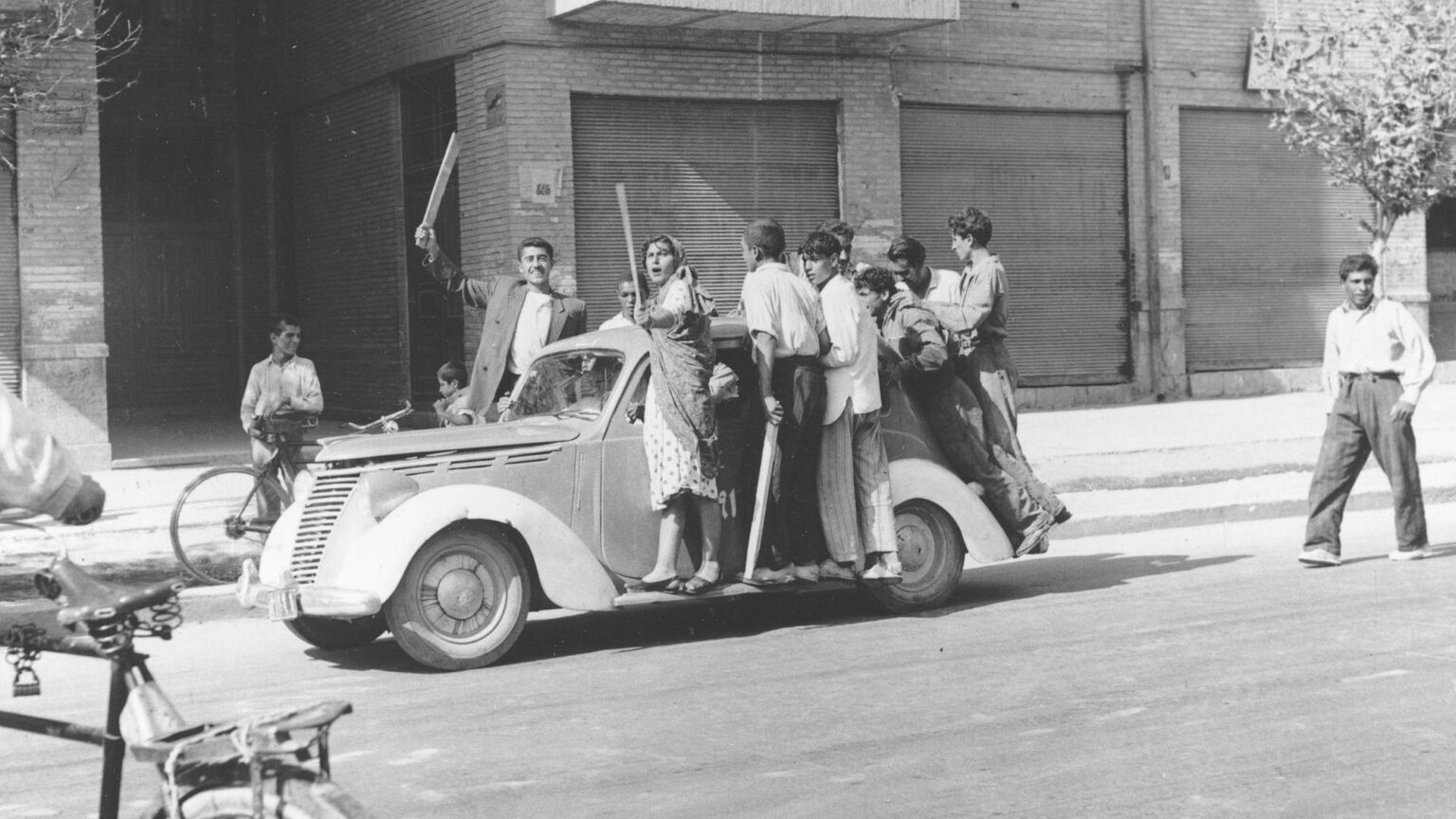 زنان علیه مصدق