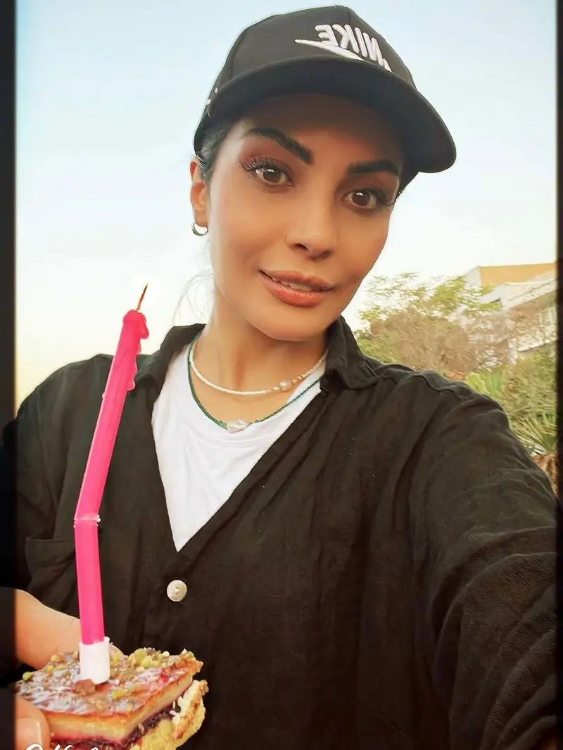 صحرا اسدالهی در خیابان با استایل و کیک خاص