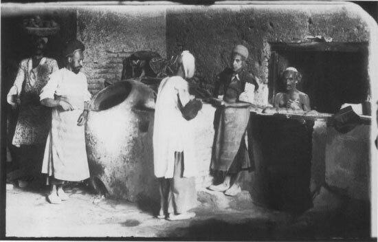 نانوایی در عهد قاجار و حدود ۱۲۵ سال پیش