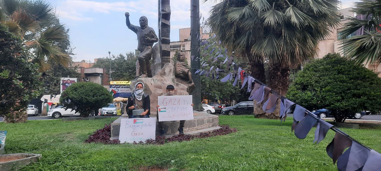 همبستگی دو نفر در میدان فلسطین