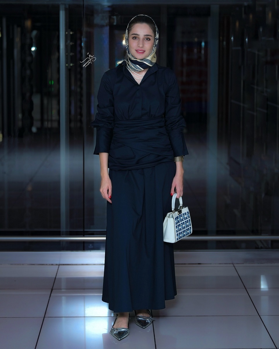 عکس/ استایل نیمه‌ رسمی سها نیاستی بازیگر فیلم زن و بچه