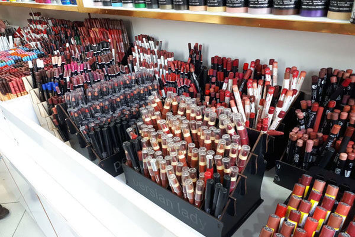 بازار لوازم آرایشی زیر سایه سنگین قاچاق