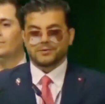 سجده کننده به رضا پهلوی