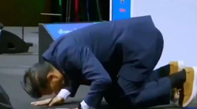 سجده کننده به رضا پهلوی شانه به شانه قالیباف