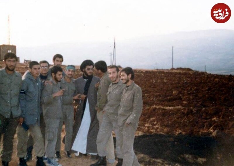 عکس/ چهره متفاوت سیدحسن نصرالله در جوانی در جمع رزمندگان ایرانی