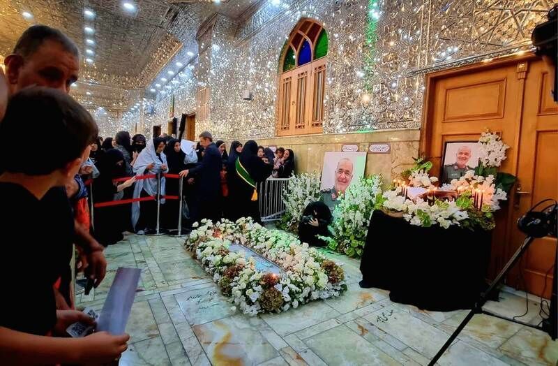 عکس/ اجتماع مردم کنار مزار شهید سپهبد سلامی در شب تولدش