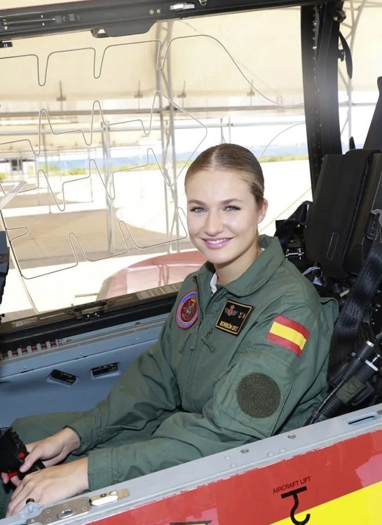 شاهزاده لئونور در نیروی هوایی سلطنتی