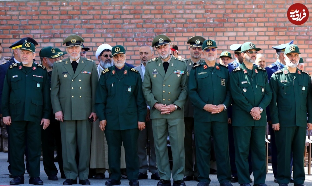 سردار سلیمانی و حاجی زاده در یک مراسم نظامی