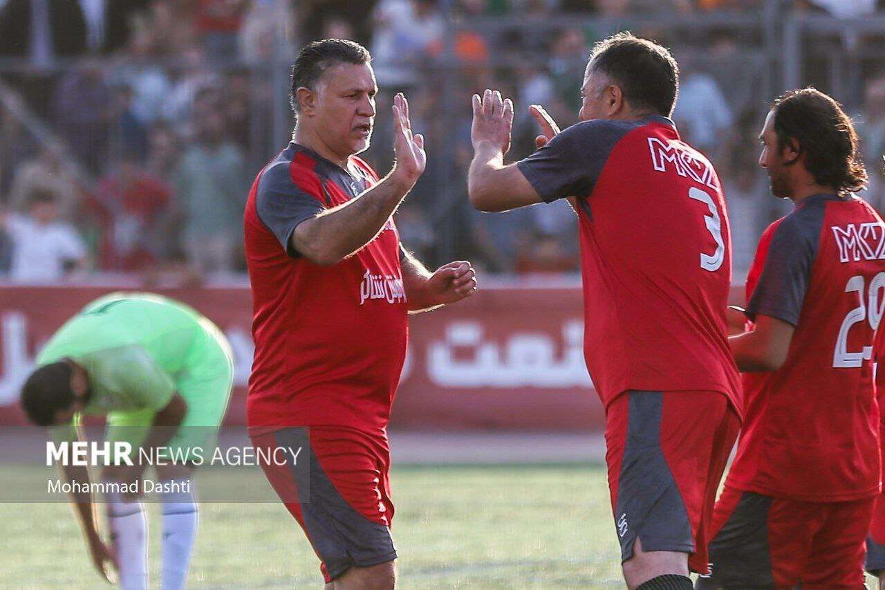 مسابقه خیرخواهانه فوتبال با حضور علی دایی و عادل فردوسی پور در اردبیل