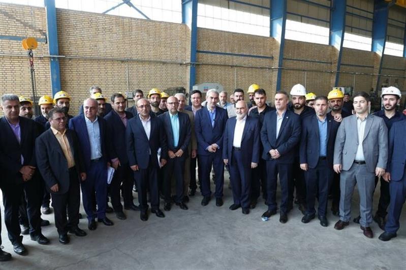 وزیر اقتصاد در بازدید از واحد‌های تولیدی اهواز: جایگاه برجسته خوزستان در تولید تجهیزات نفتی/ دولت مصمم به رفع موانع تولید است