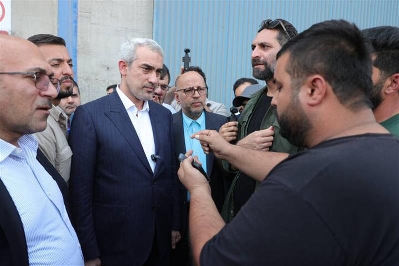 بازدید وزیر اقتصاد از انبار‌های منطقه ویژه بندر امام خمینی (ره)