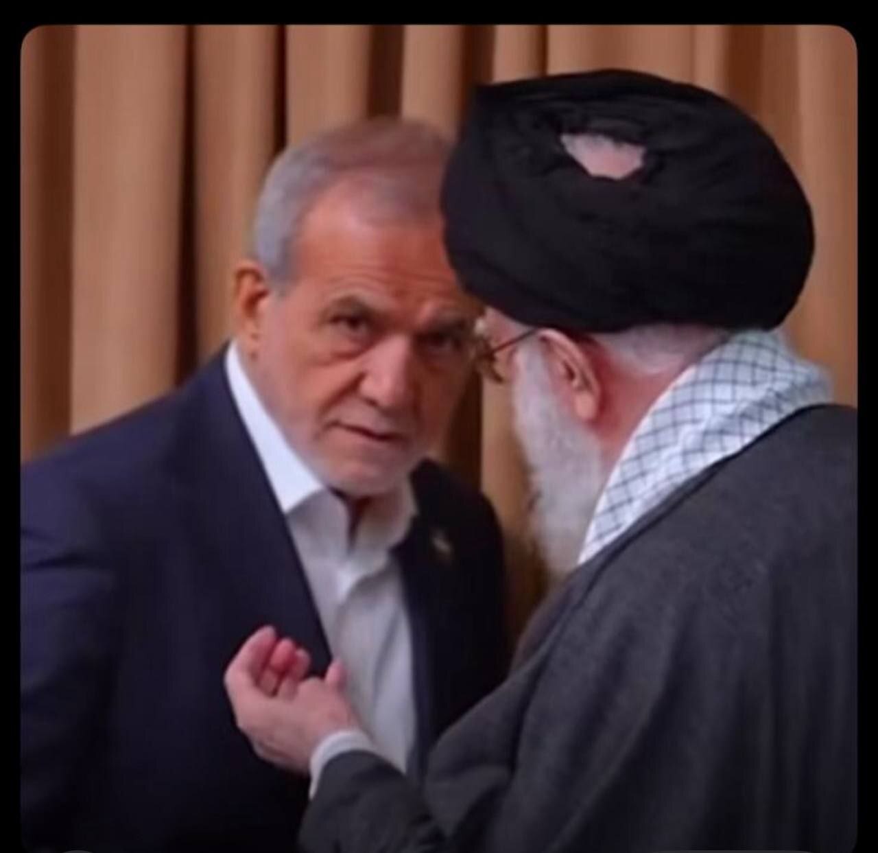 قابی از دیدار دیروز رهبری با هیات دولت