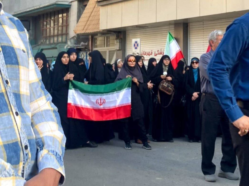 عکس/ تصاویری از تجمع کم تعداد تندروها علیه توافق با آژانس