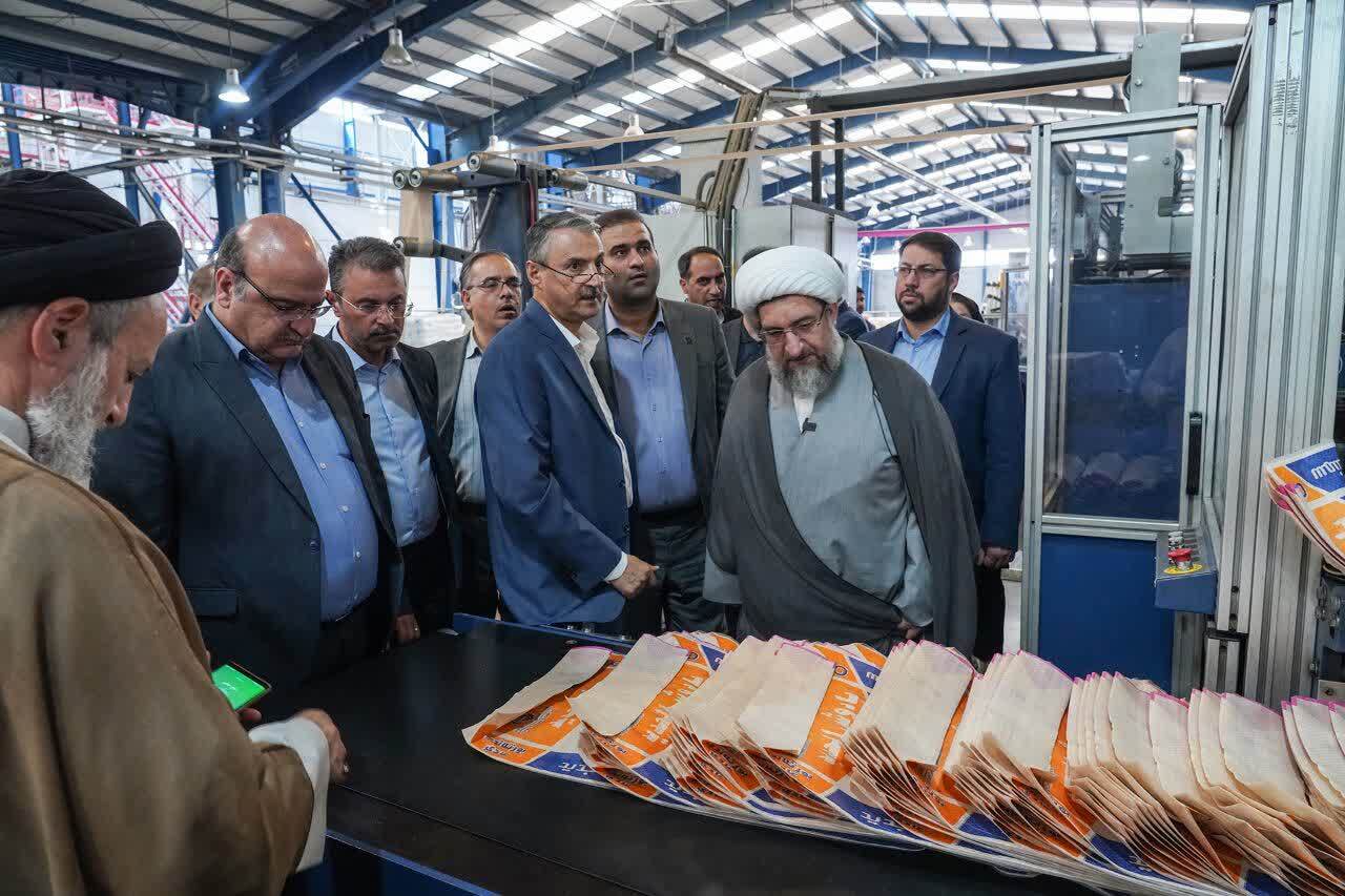 بازدید نماینده ولی فقیه در استان آذربایجان شرقی از شرکت پاراپلاستیک ارس