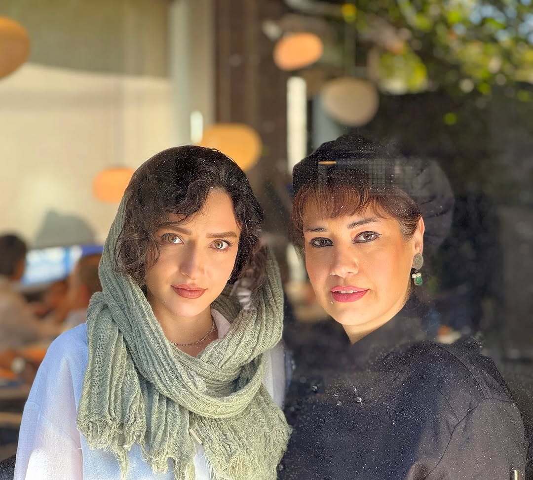 استایل زیبای نورا محقق آوای سریال شغال در یک کافه با دوست صمیمی اش + عکس