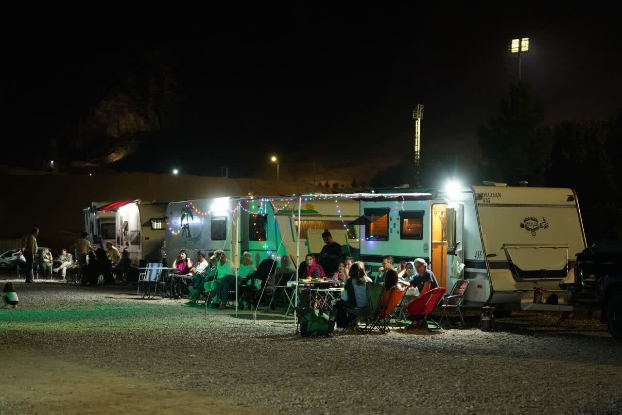 کمپرسواران در منطقه آزاد ارس کمپرسواران در منطقه آزاد ارس