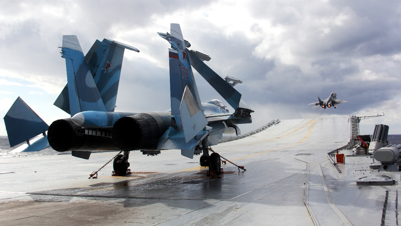 معرفی جنگنده سوخو ۳۳