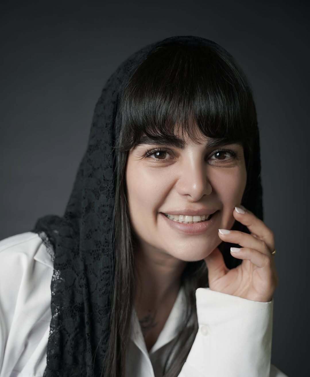 نازار سریال نون خ با پوشش ساده و مینیمال