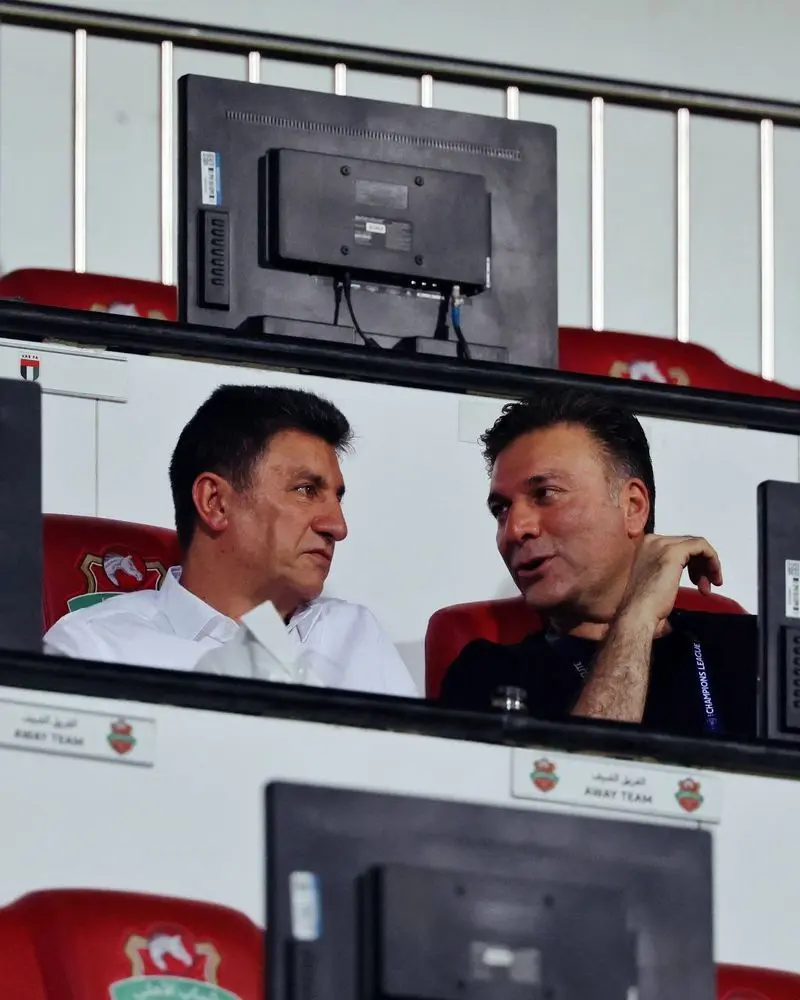 قلعه‌نویی در کنار مدیر تراکتور