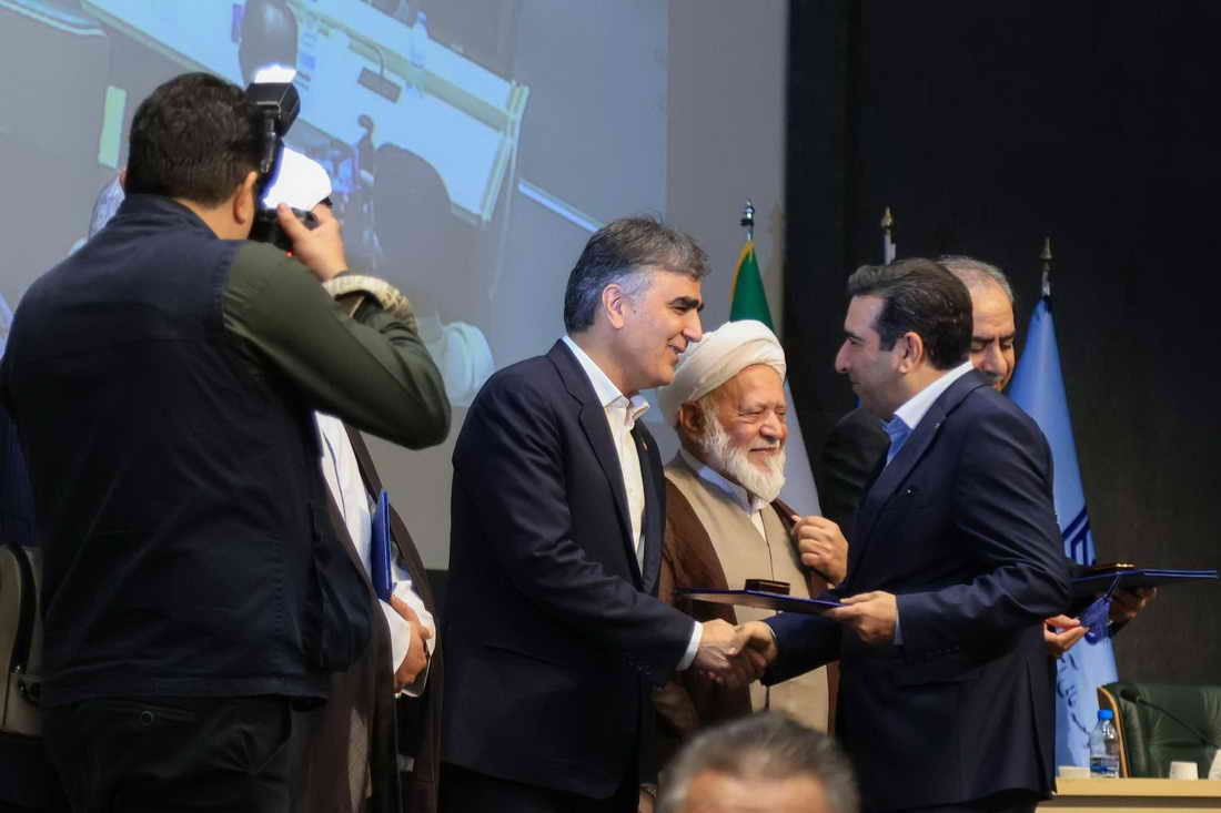 تجلیل از بانک توسعه تعاون در سیوپنجمین همایش بانکداری اسلامی تجلیل از بانک توسعه تعاون در سیوپنجمین همایش بانکداری اسلامی