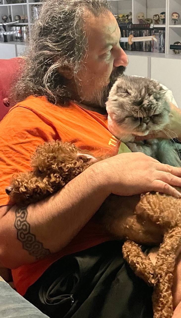 مهراب قاسم خانی با حیوانات خانگی‌اش