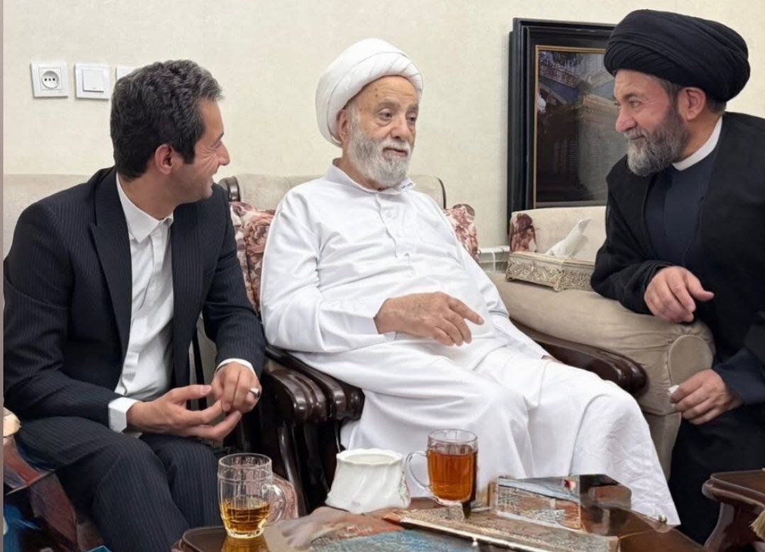 ژست صمیمی نجم‌الدین شریعتی و قرائتی با پوشش خاص