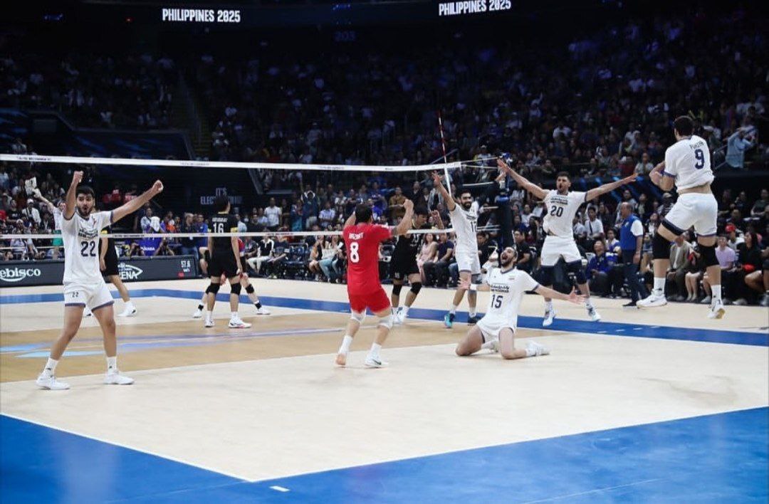 شادی والیبالیست‌های ایرانی بعد از پیروزی مقابل فیلیپین