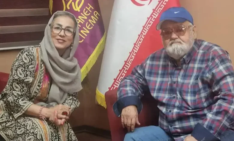 اکبر عبدی و همسرش در کنار فریبا کوثری