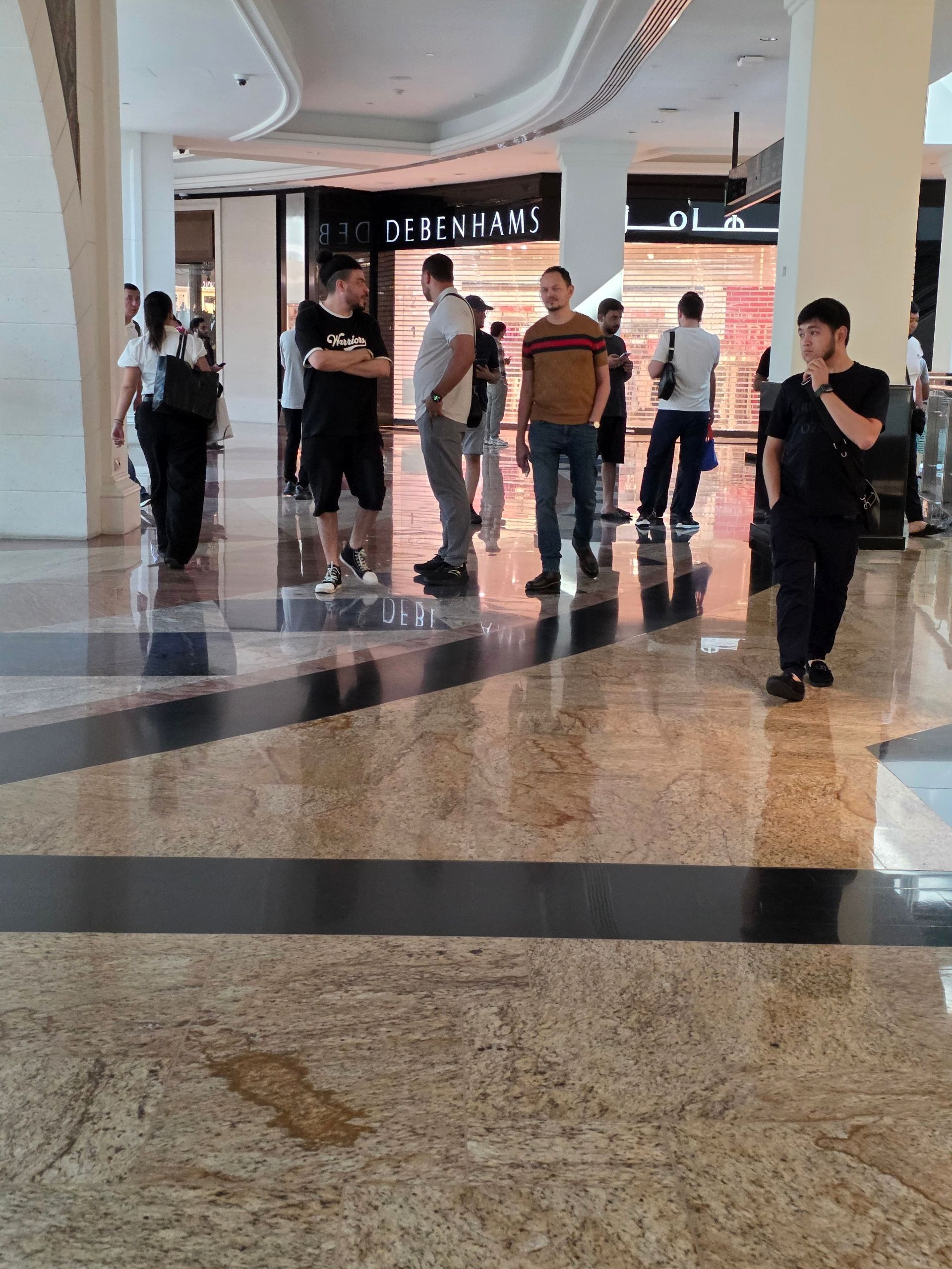 بازار سیاه آیفون ۱۷ به‌شدت داغ شد