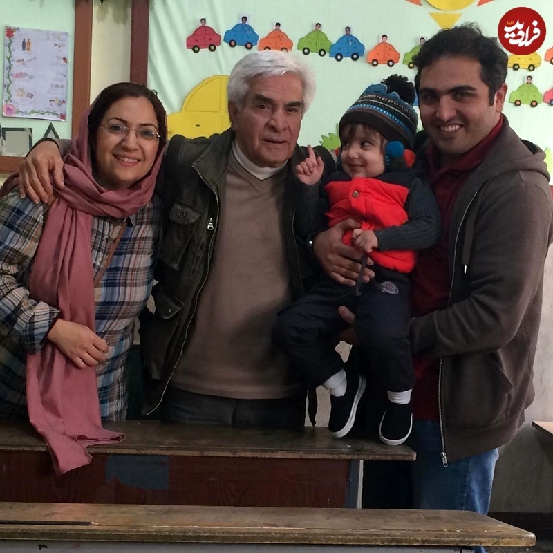 مسعود تابش بازیگر سریال بچه مهندس در کنار پدرزنش یدالله صمدی