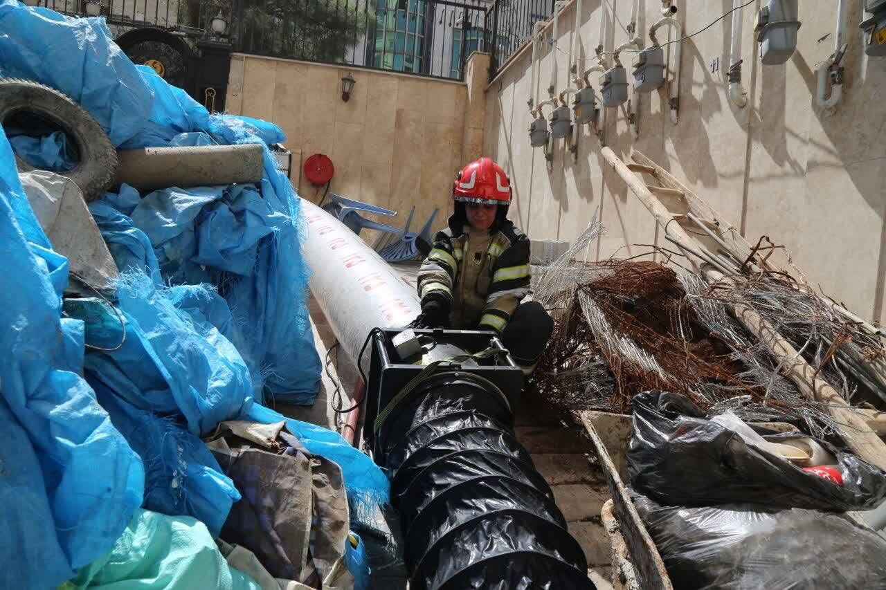 آتش‌سوزی مجتمع مسکونی در مرزداران تهران+ عکس