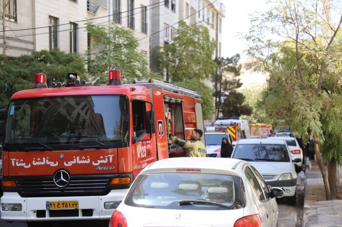 آتش‌سوزی مجتمع مسکونی در مرزداران تهران+ عکس