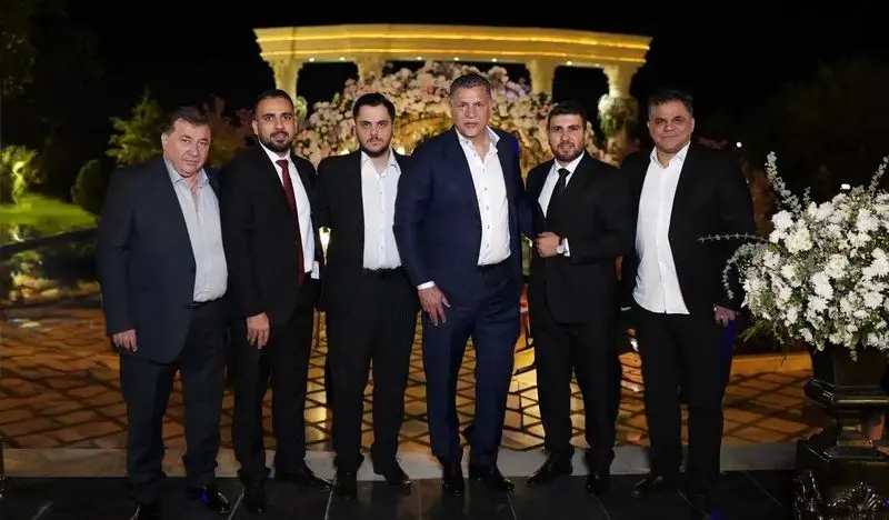 علی دایی و خانواده‌اش