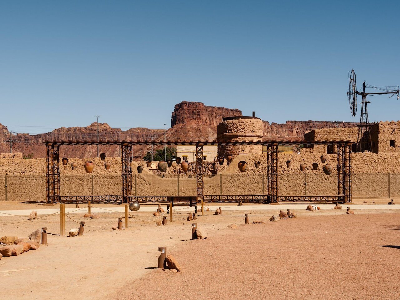 زنان، قلم و اعتراض: تحول فرهنگی در قلب عربستان
