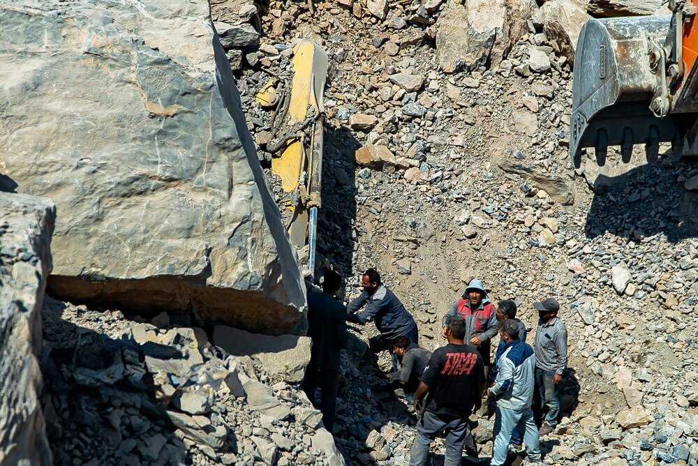 سرزنش کارگر، فرار مدیران