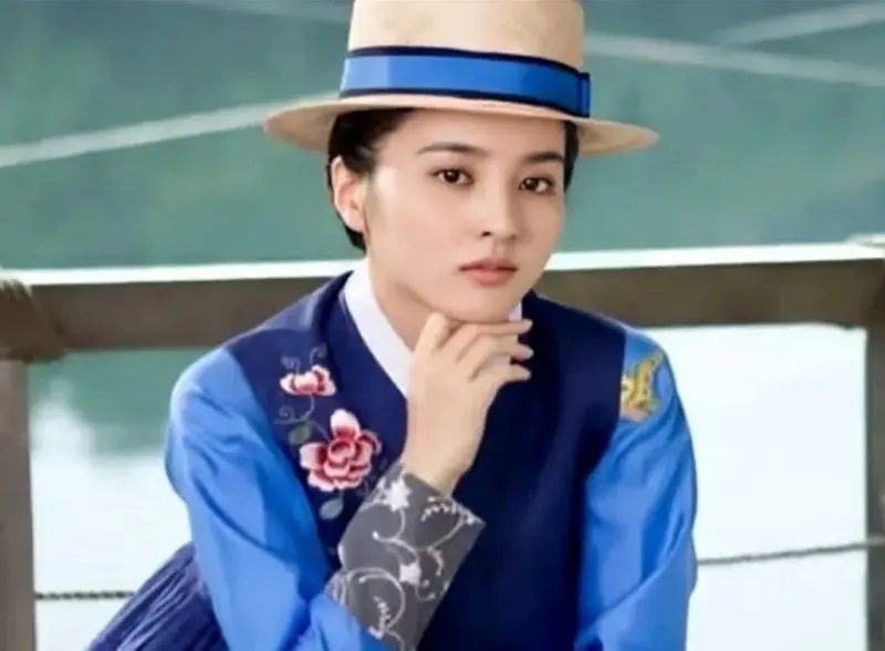 سوسانو با کلاه عجیب غربی