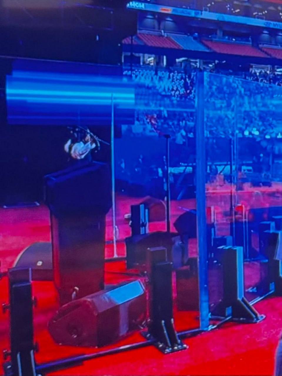 فیلم/ اقدام عجیب برای حفاظت از ترامپ در مراسم چارلی کرک