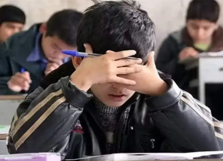 بودجه دانش‌آموزان ایرانی نصف شد!