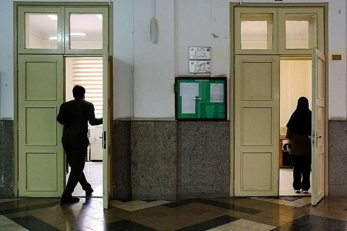 دانشجویان و اساتید دانشگاه‌